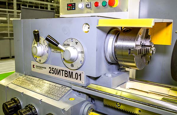 Фото передньої бабки токарно-гвинторізного верстата 250итвм Фото передньої бабки токарно-гвинторізного верстата 250итвм